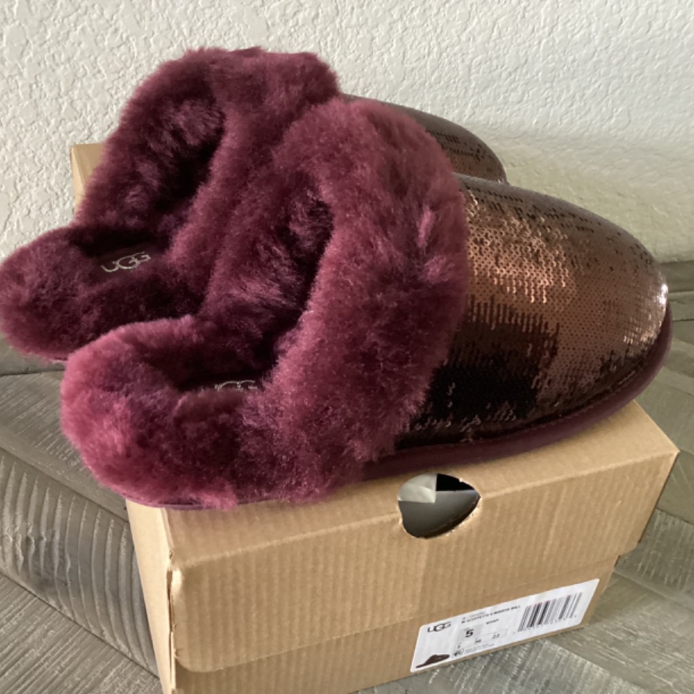 UGG® Women's Scuffette II Mirror Ball Slip On Slide Slipper Flats, size 5 - Picture 5 of 12